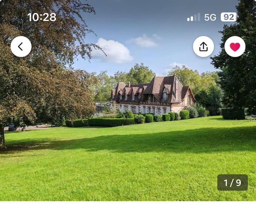 Un Appartement Dans Un Chateau Довиль Экстерьер фото