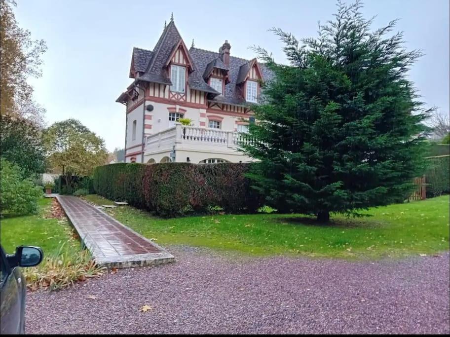 Un Appartement Dans Un Chateau Довиль Экстерьер фото